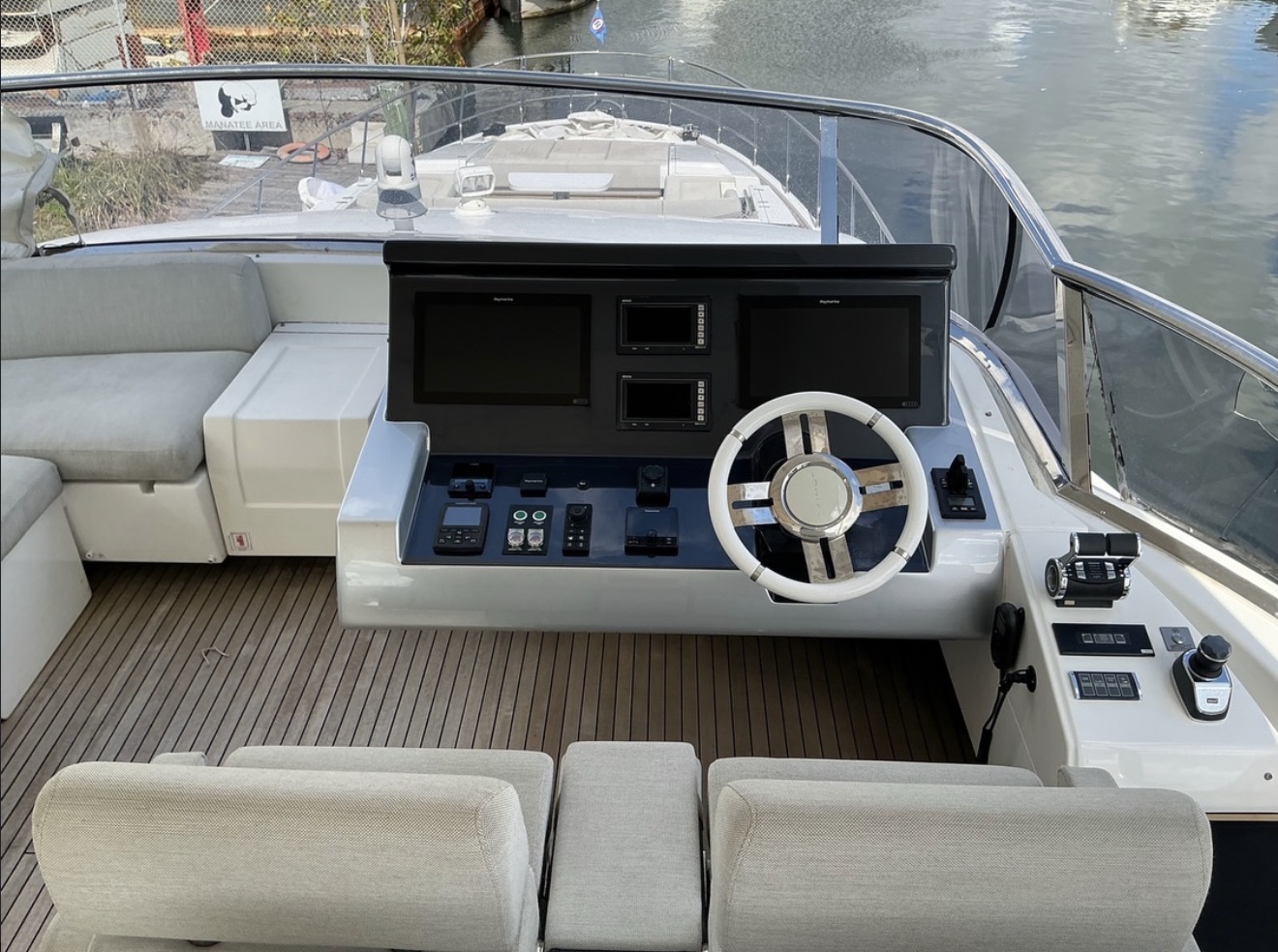 Azimut Grande 25 main helm with Raymarine electronics